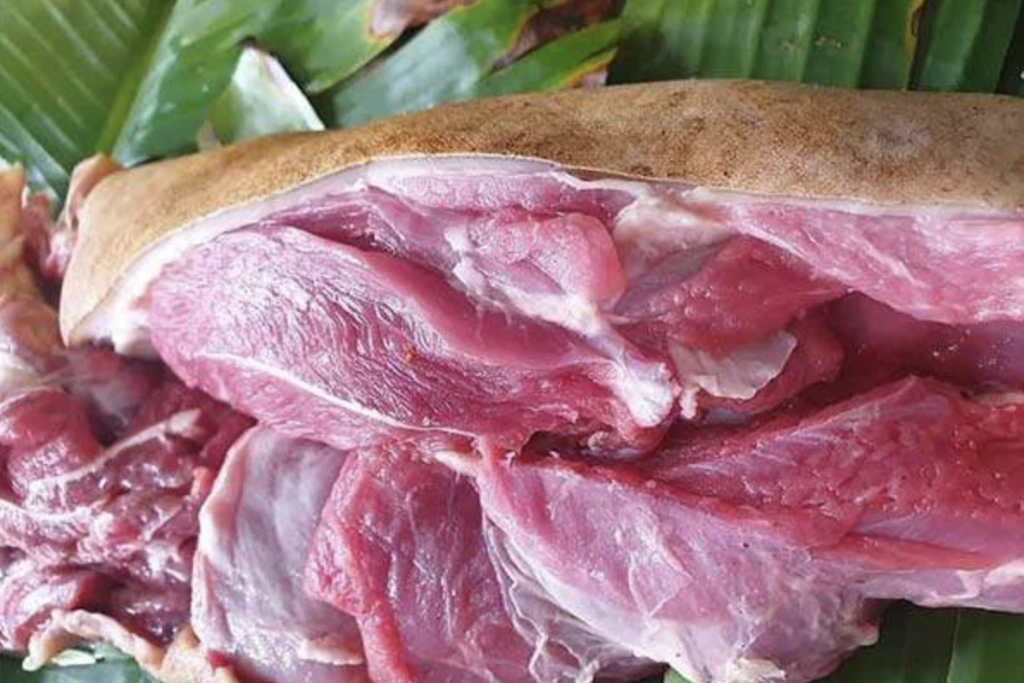 Thịt dê tươi tại nhà hàng Cây Phượng